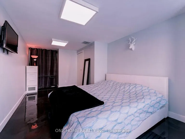 405 Dundas St W #201 — Photo 12