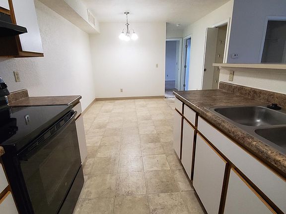 3rd image of 6022 Applegrove Ln