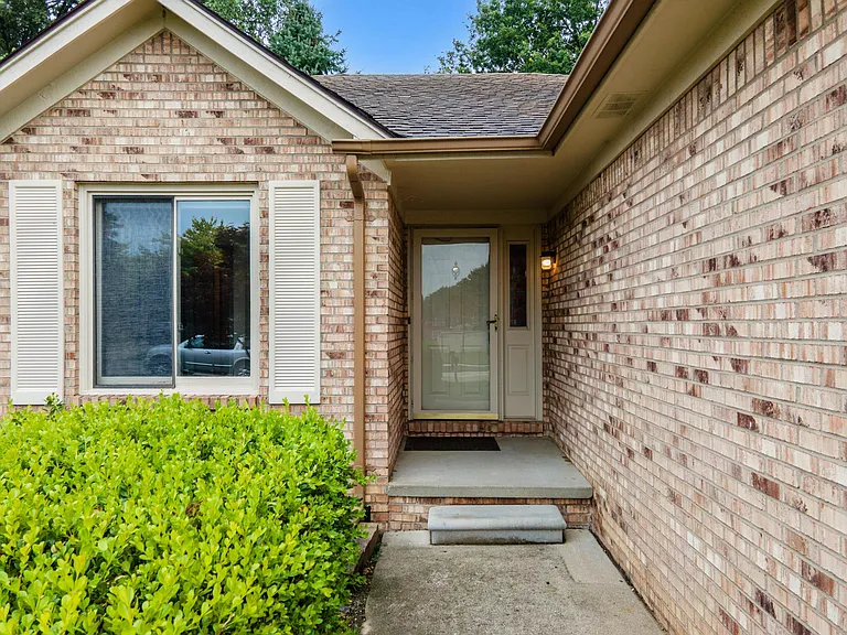 35643 Drake Dr — Photo 3