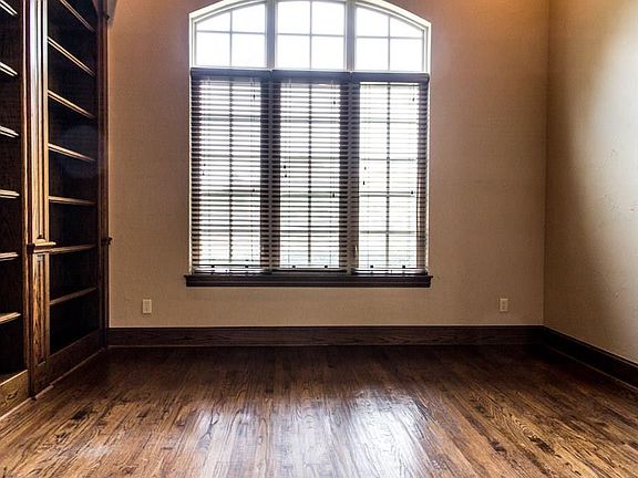4th image of 917 Beverly Cir