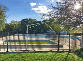 485 Staunton Rd, Naperville, IL 60565