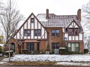 1982 Staunton Rd, Cleveland Heights, OH 44118