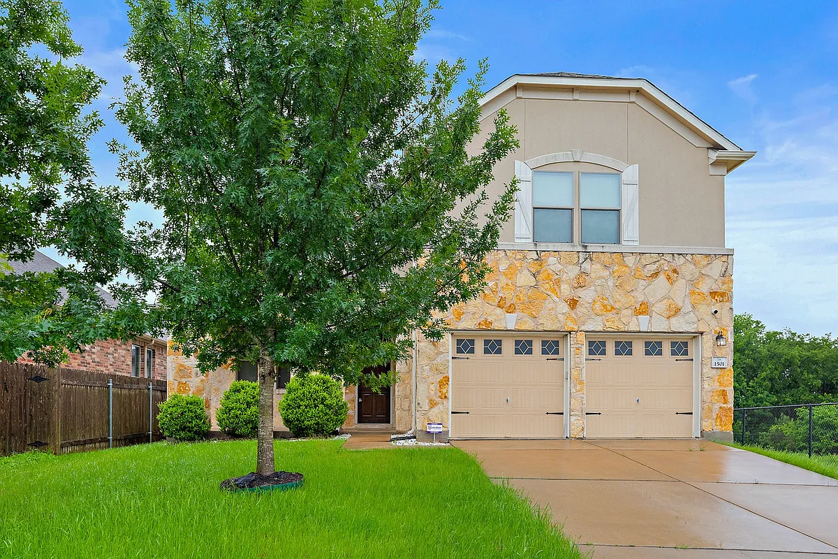 Building Photo - 1501 Arial Dr