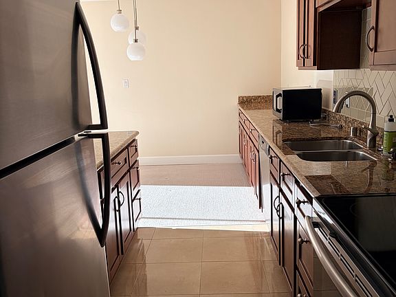 3rd image of 590 El Dorado Ave APT 313
