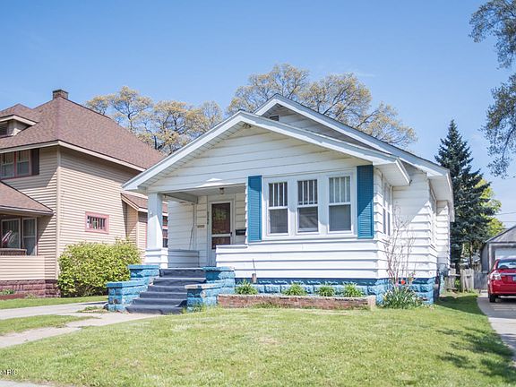3rd image of 2260 Morton Ave