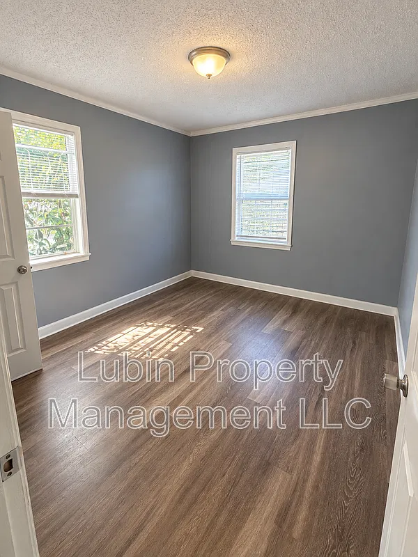 3 bed, 2.0 bath, 1100 sqft, $1,200 — Photo 4
