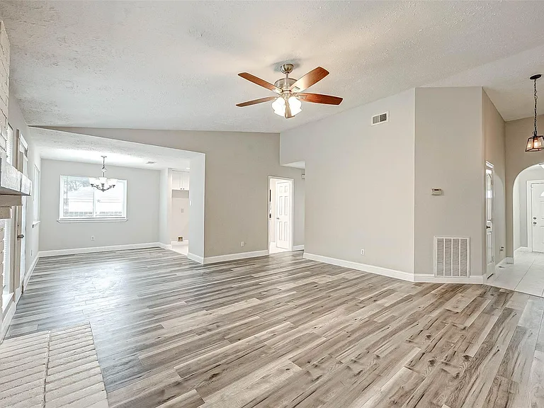 6802 Glenray Dr — Photo 8