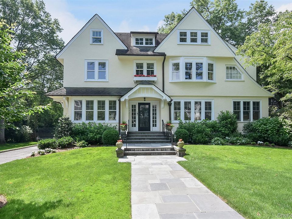 1st image of 4 Sussex Avenue
