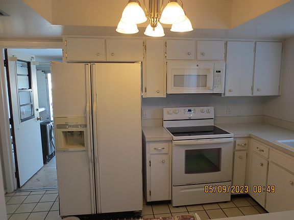 4th image of 2402 E Timberlane Dr