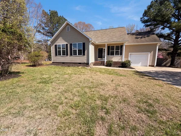 25 Camden Dr, Youngsville, NC 27596
