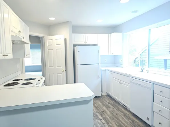 13200 SW Hidden Creek Pl, Tigard, OR 97223