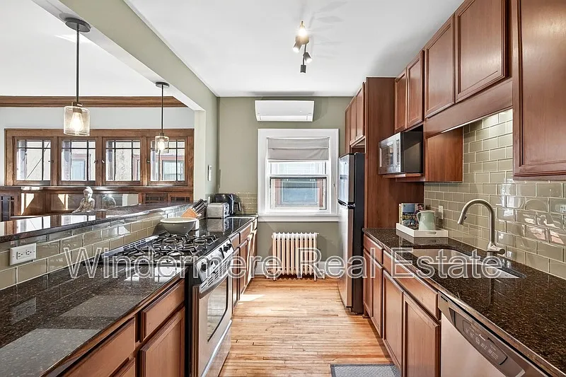 2 bed, 1.0 bath, 1007 sqft, $1,650 — Photo 3