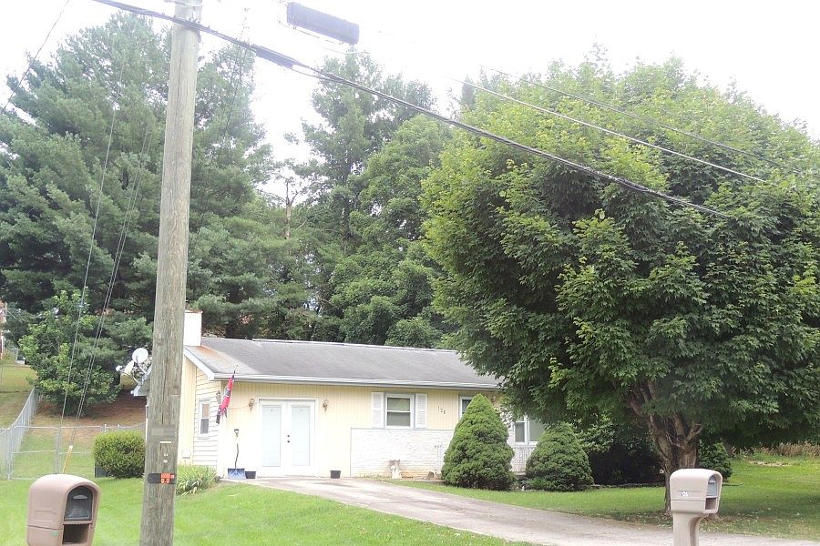 1st image of 162 Woodland Cir