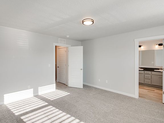 2nd image of 276 S Echo Canyon Ave