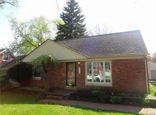 1781 Beverly Ave, Sylvan Lake, MI 48320