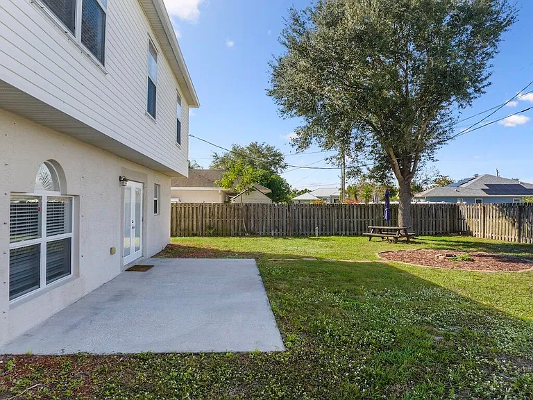 981 SW McElroy Ave — Photo 38