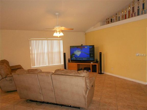 3rd image of 4814 Meadow Dr