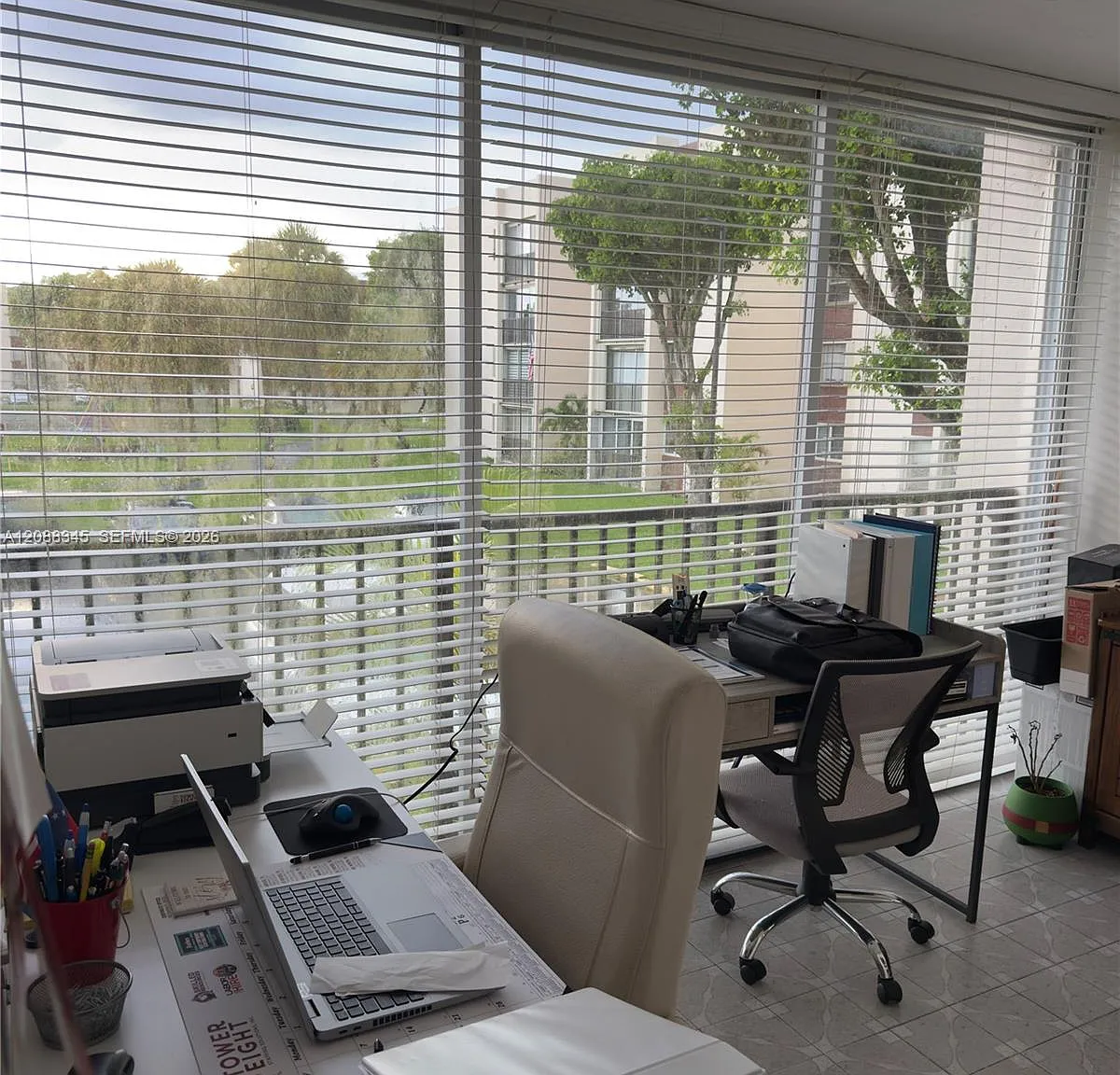 Versaille Gardens I Condo — Photo 3