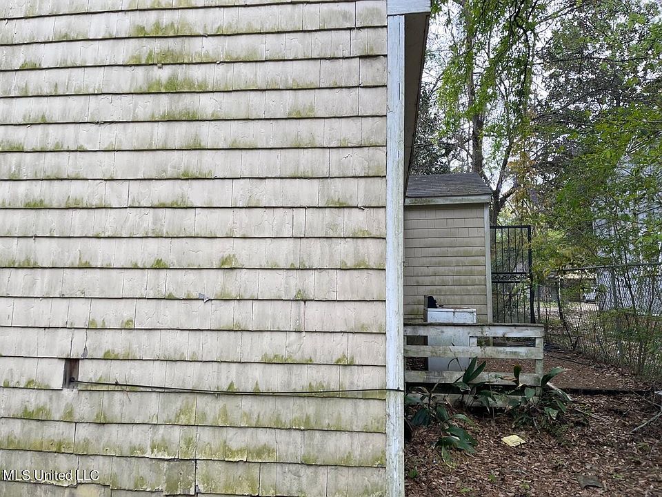 2nd image of 4661 Londonderry Dr