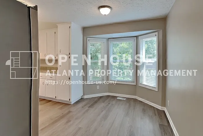 979 Tyrell Dr — Photo 8