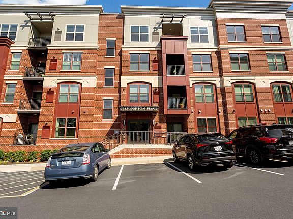 2nd image of 3985 Norton Pl #403