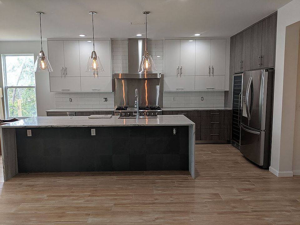 2nd image of 3012 Harrier St