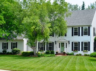 1040 Towerside Ct, Oconomowoc, WI 53066