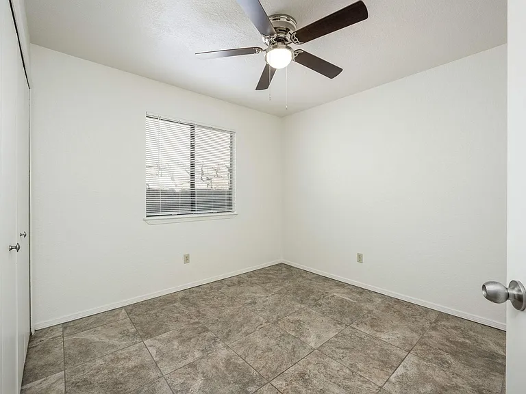 2136 Pioneer Ave — Photo 9