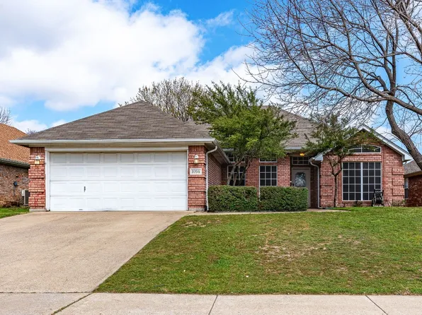 1094 Springwood Dr, Saginaw, TX 76179