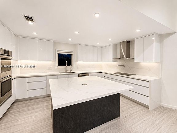 3rd image of 2616 Oakbrook Ct