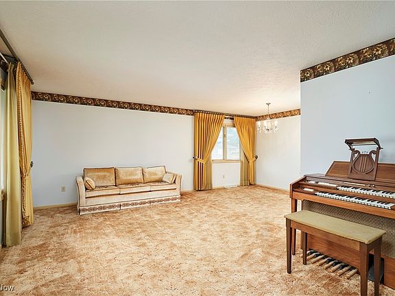 2nd image of 2611 Dorset Dr