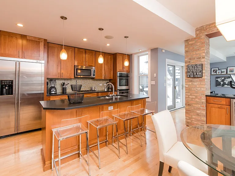 2200 N Leavitt St #3 — Photo 7