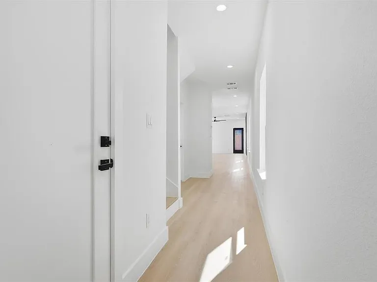 2534 Lowery St — Photo 14