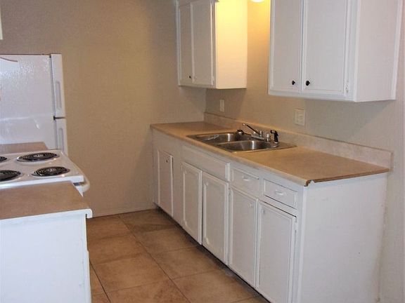 2nd image of 7317 Melrose Ln #9249336