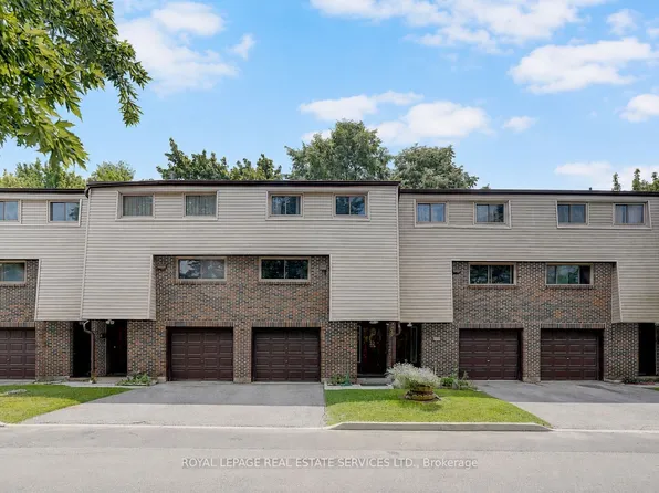 2020 Pharmacy Ave #23, Toronto, ON M1T 1H8