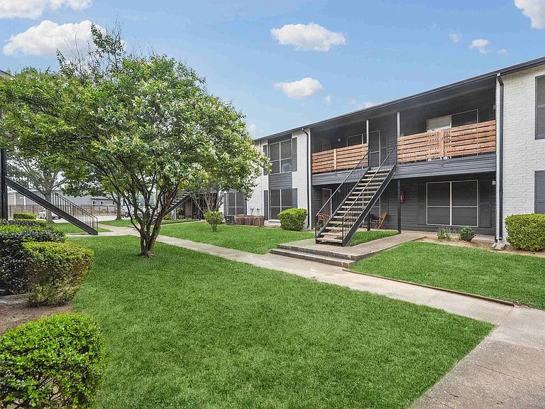 Hazelwood Apartment Homes — Photo 15