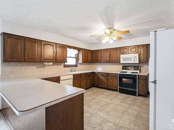 2nd image of 8836 Glendale Cir
