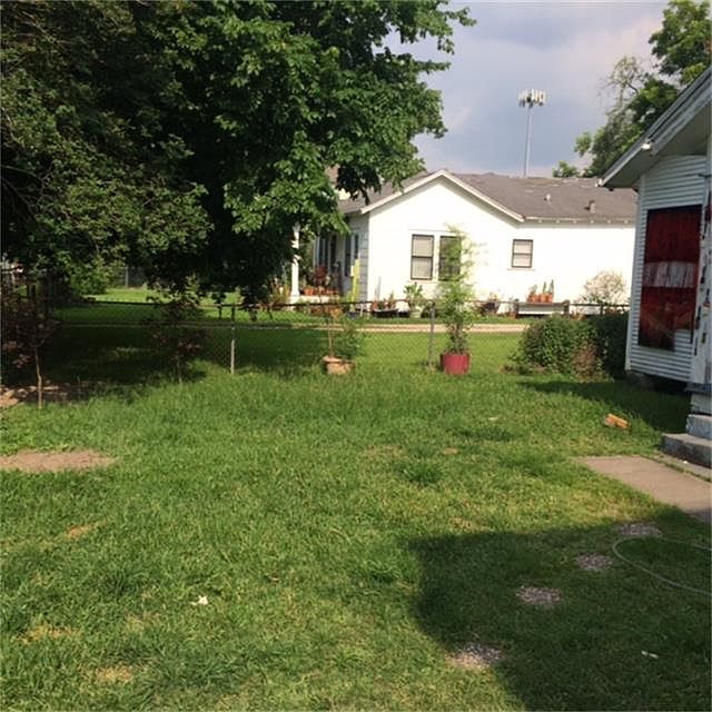 1st image of 1410 W 21st St