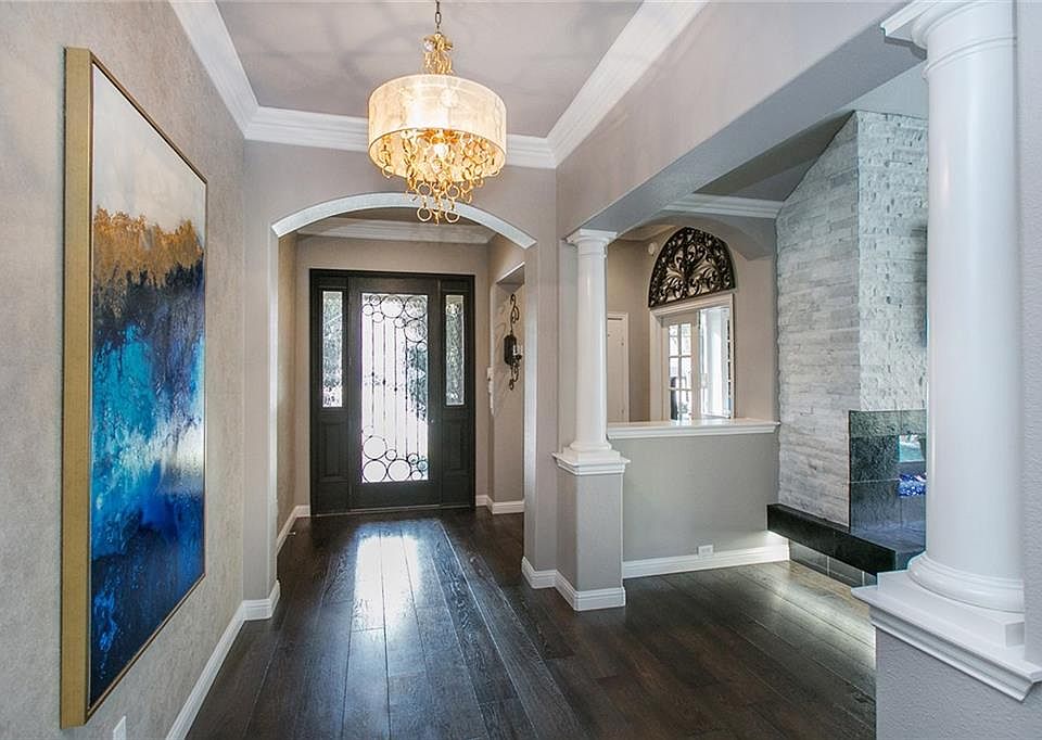 1st image of 2613 Creekway Dr