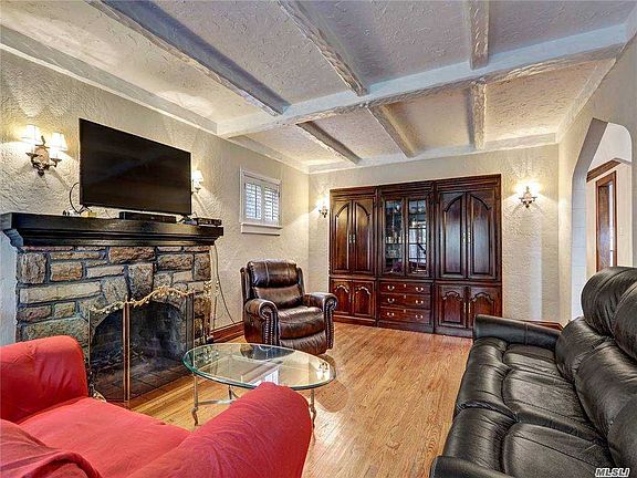 4th image of 23 Marlborough Ct