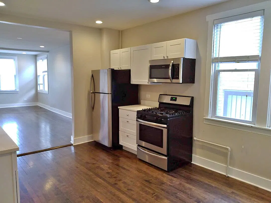 2 bed, 850 sqft, $2,400 — Photo 3