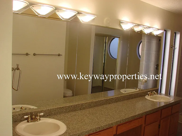4816 Manitoba Ct NE — Photo 8