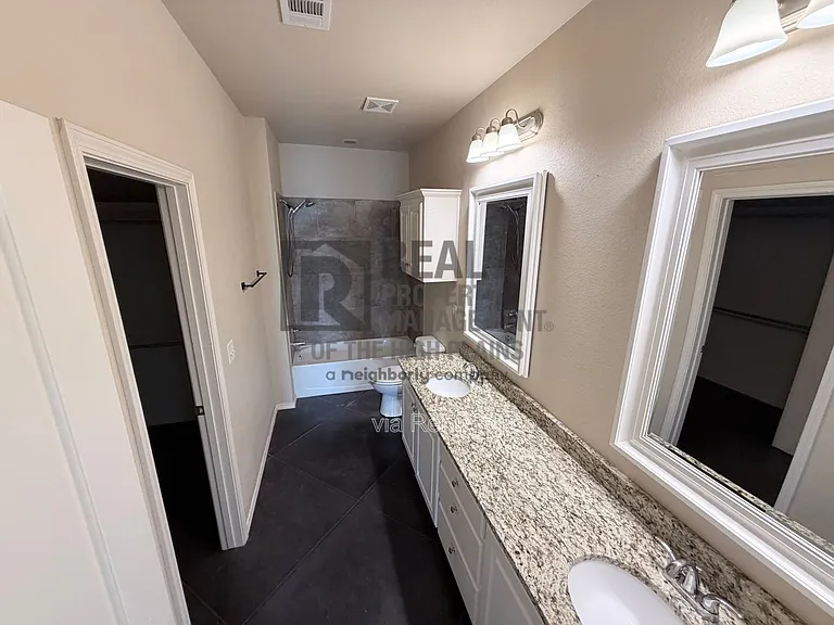 7700 Legacy Pkwy — Photo 9