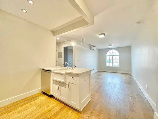 Rented by Doorway NYC, LLC | media 1