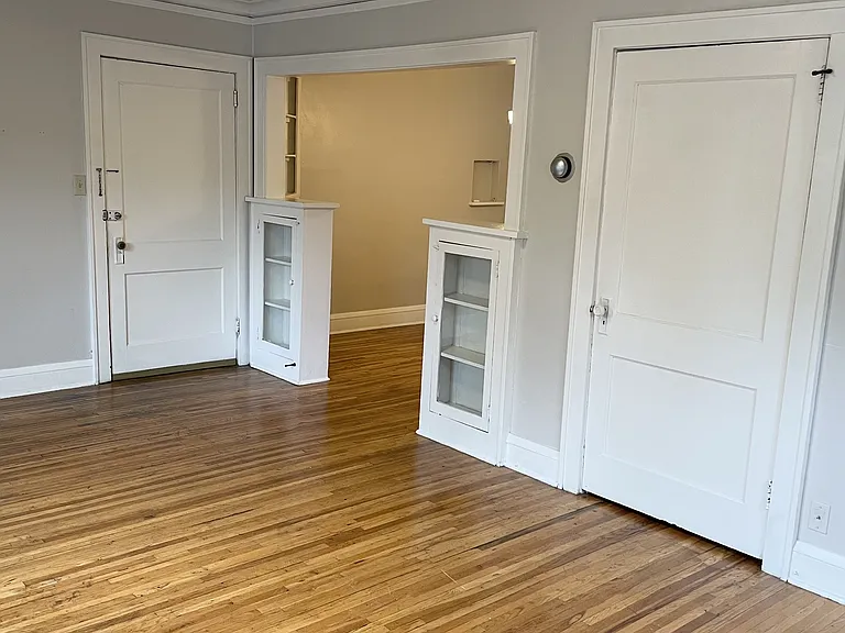 St. Clair Apartments — Photo 1