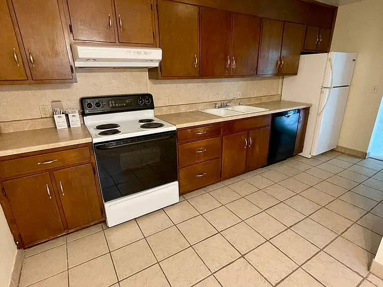 708 Torrey Ln — Photo 9