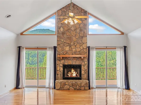 151 Country Club Dr #11, Whittier, NC 28789