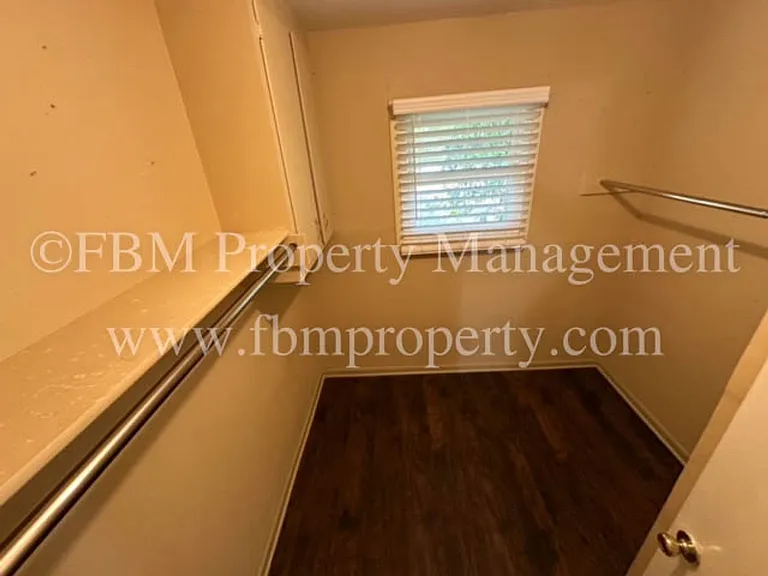 900 Dobbins Rd — Photo 16