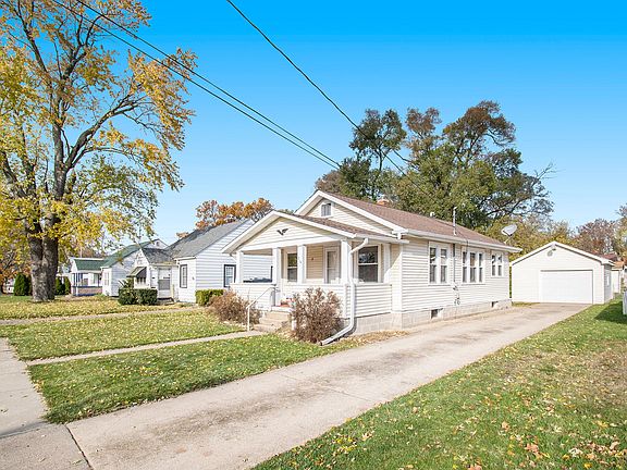 4th image of 216 Winter St