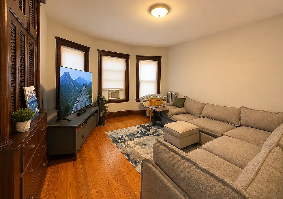4 bed, $5,400 — Photo 3